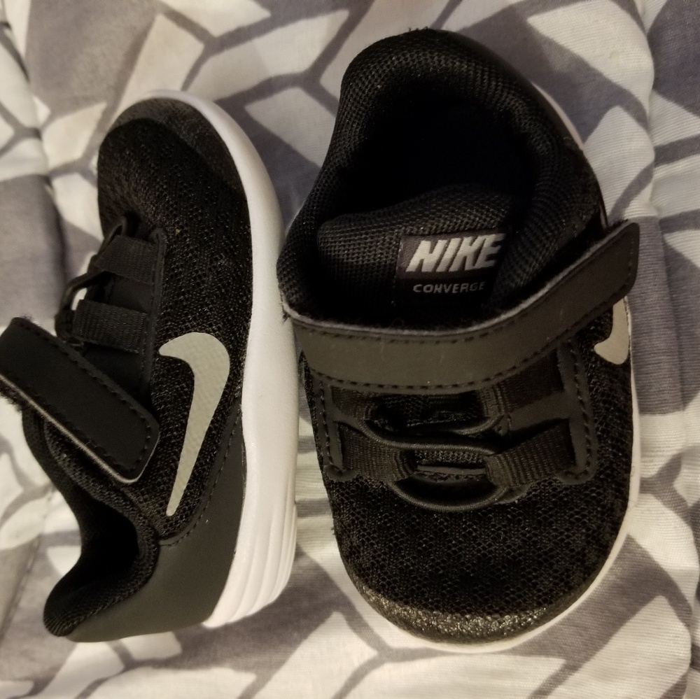 Nike black toddler shoes 3c